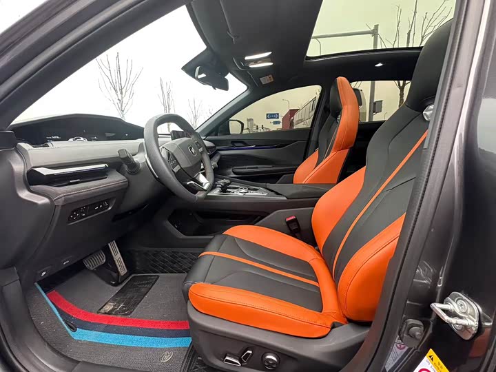 Фото 4 - Changan UNI-V