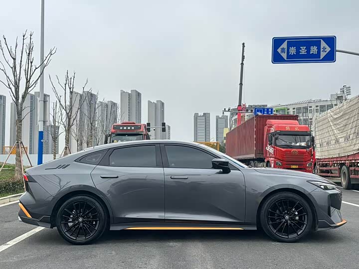 Фото 8 - Changan UNI-V