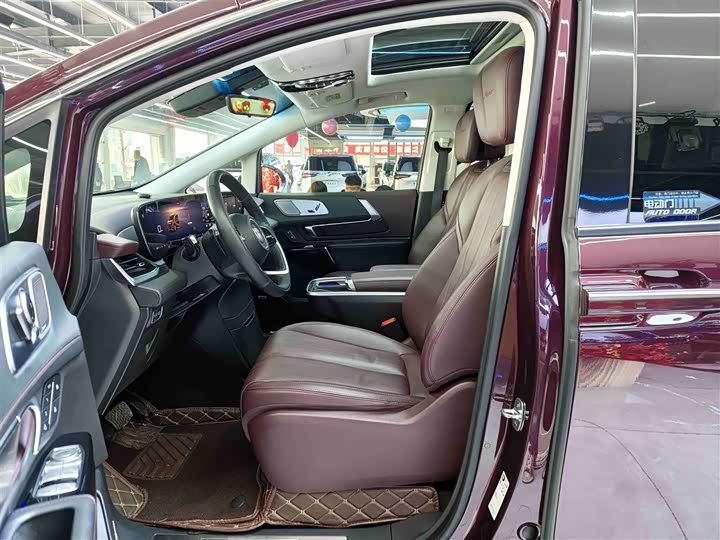 Photo 5 - Buick GL8 Century