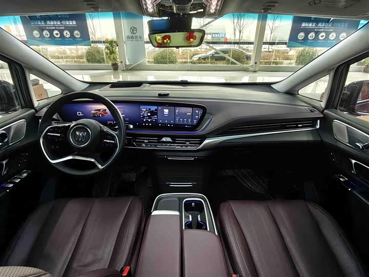 Photo 6 - Buick GL8 Century