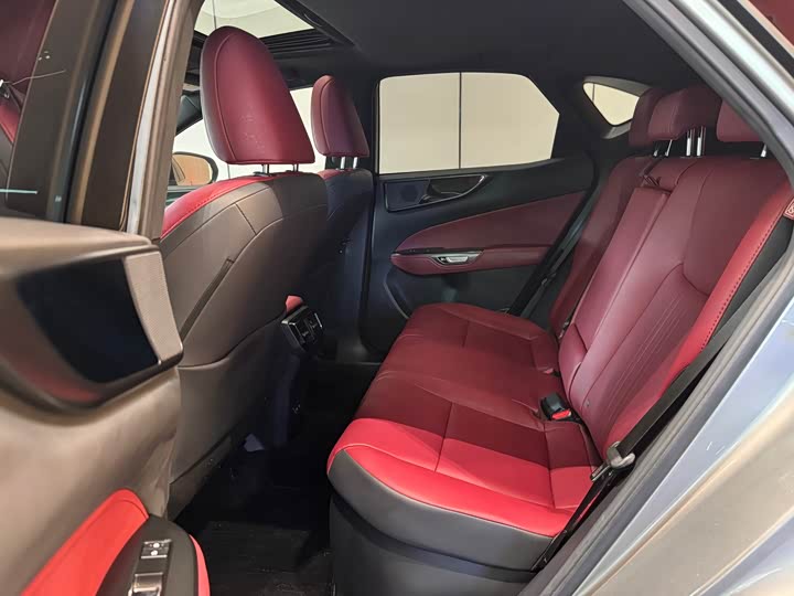 Фото 6 - Lexus NX