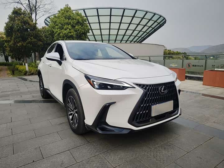 Photo 3 - Lexus NX