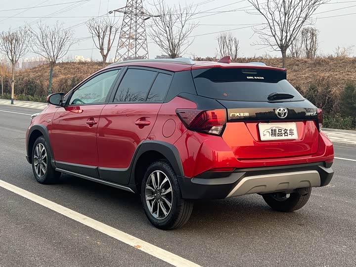 Фото 7 - Toyota Yaris L Hatchback