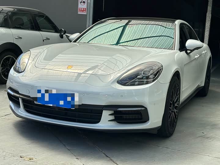 Фото 1 - Porsche Panamera