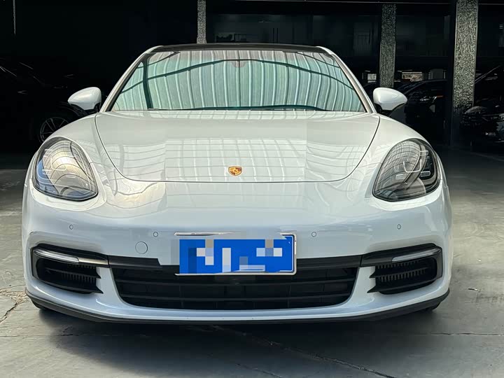 Фото 2 - Porsche Panamera