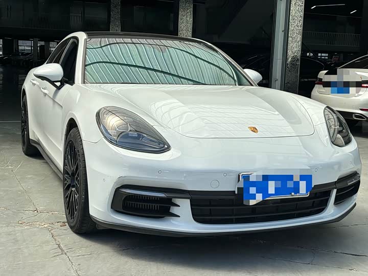 Фото 3 - Porsche Panamera