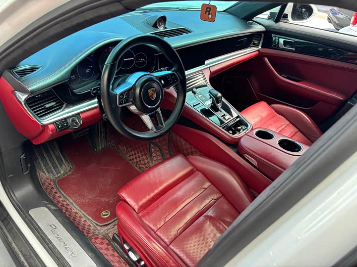 Фото 7 - Porsche Panamera