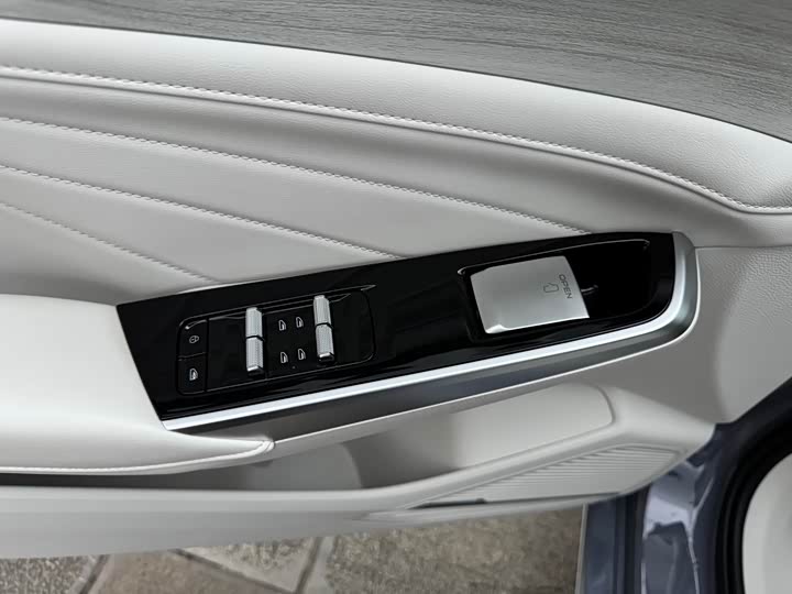 Фото 8 - Geely Preface L