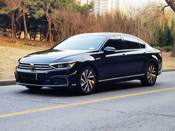 Photo 3 - Volkswagen Magotan GTE Hybrid