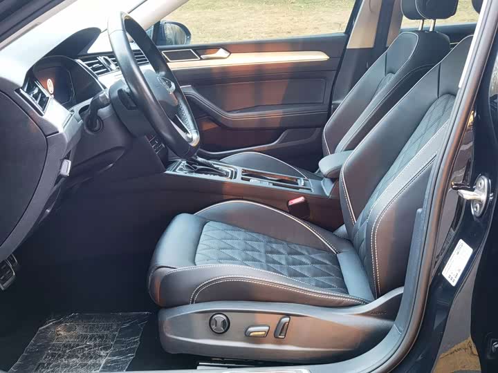 Photo 6 - Volkswagen Magotan GTE Hybrid