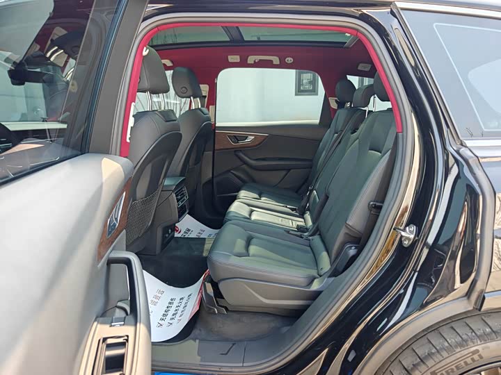 Фото 6 - Audi Q7