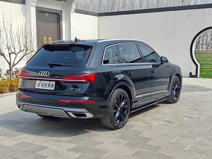 Фото 8 - Audi Q7