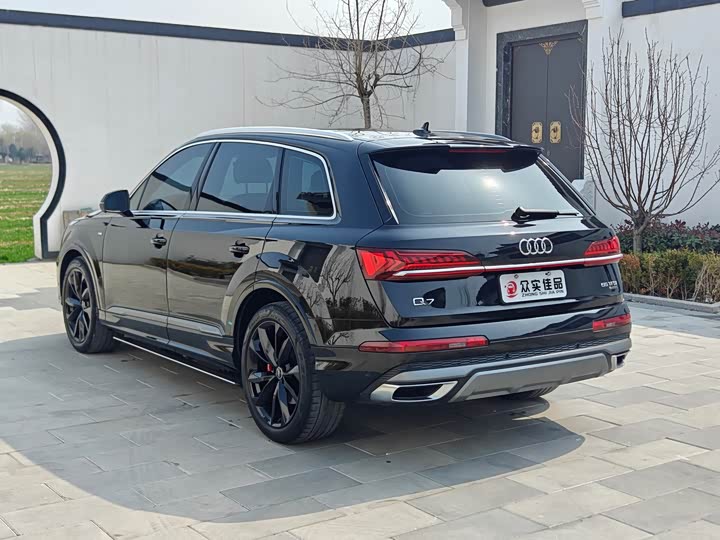 Фото 9 - Audi Q7