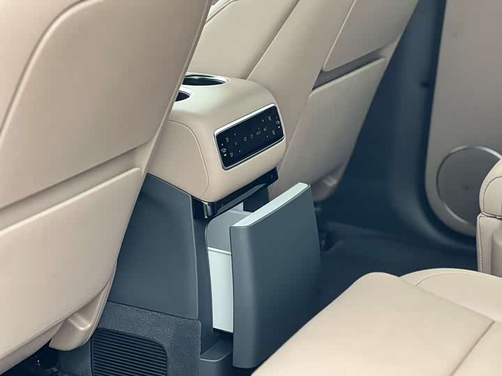 Фото 8 - LiXiang L9