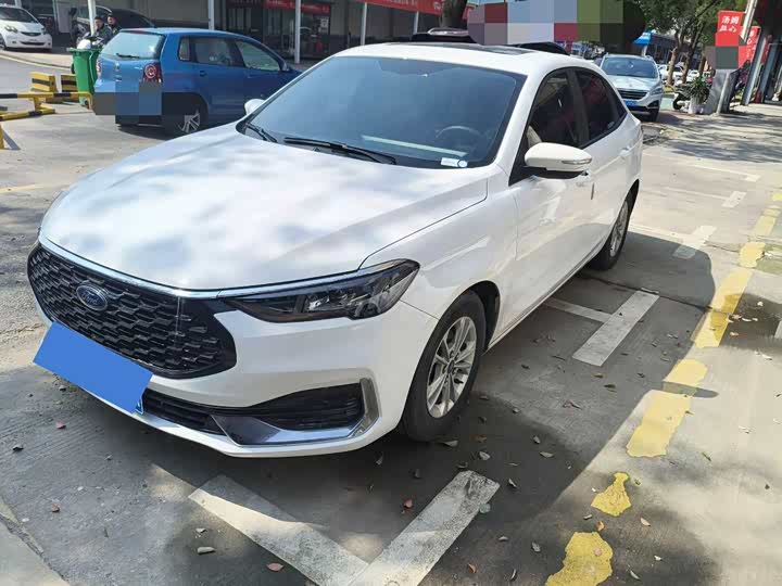 Фото 2 - Ford Escort