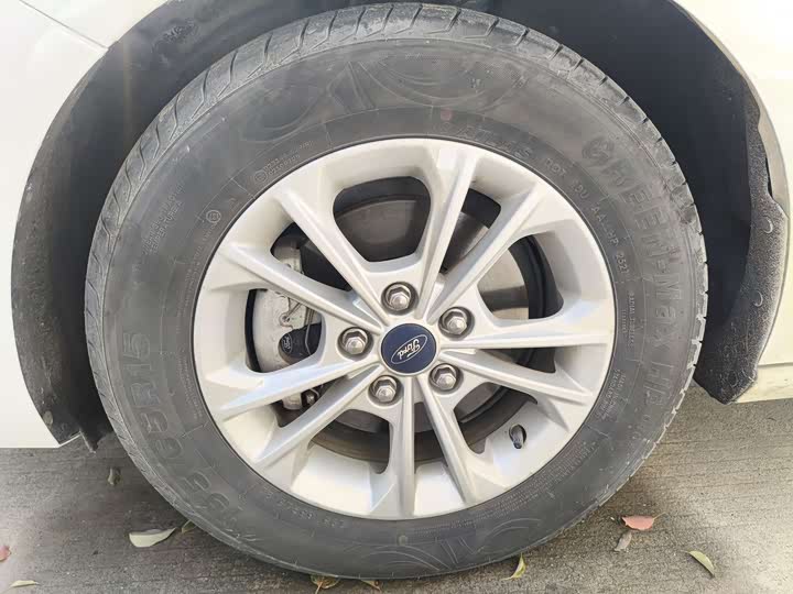 Фото 5 - Ford Escort