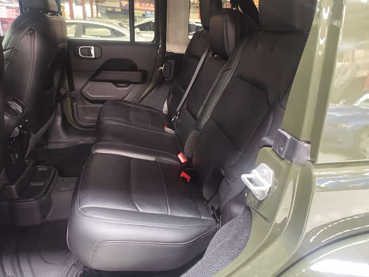 Фото 8 - Jeep Wrangler