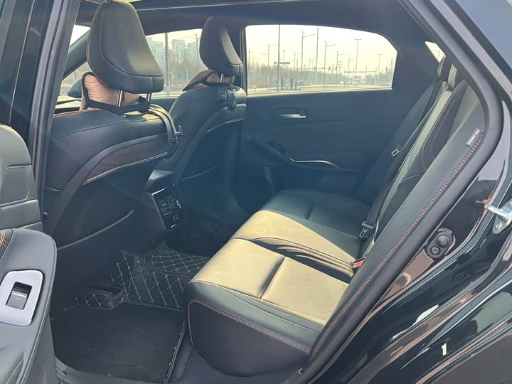 Фото 6 - Toyota Avalon