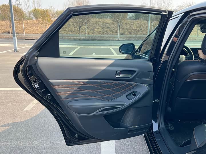 Фото 7 - Toyota Avalon