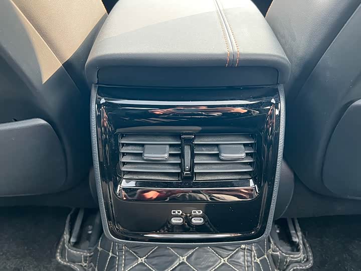 Фото 8 - Toyota Avalon