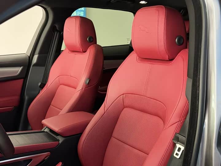 Фото 7 - Jaguar F-Pace