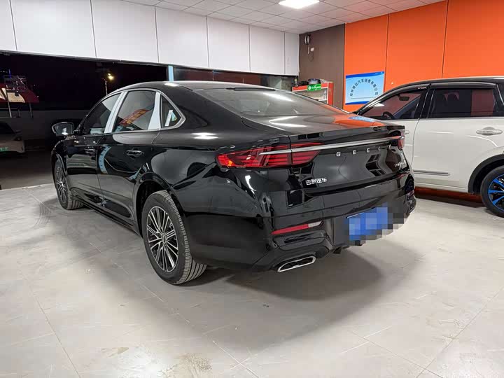 Фото 4 - Geely Preface