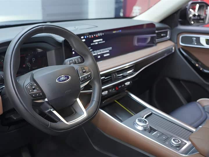 Photo 8 - Ford Explorer