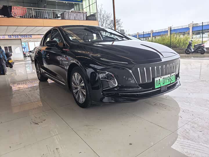 Фото 3 - Hongqi E-QM5