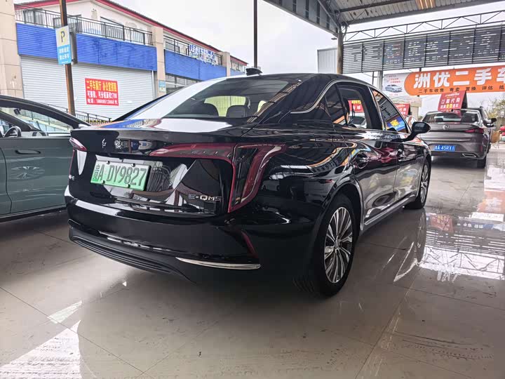 Фото 7 - Hongqi E-QM5