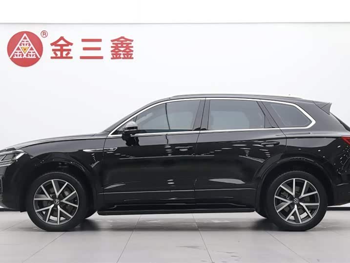 Фото 3 - Volkswagen Touareg