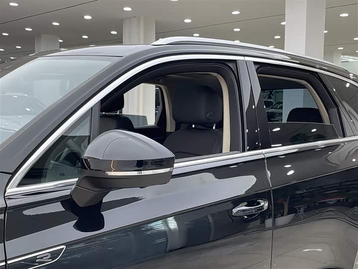 Фото 8 - Volkswagen Touareg