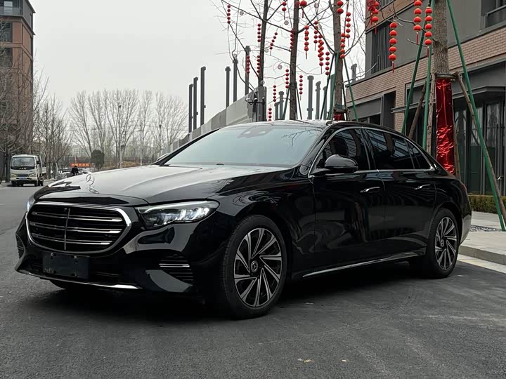 Фото 1 - Mercedes-Benz E-Class