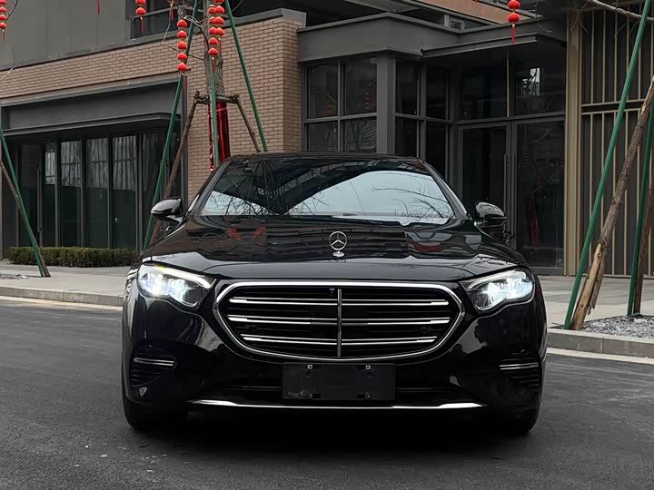 Фото 2 - Mercedes-Benz E-Class