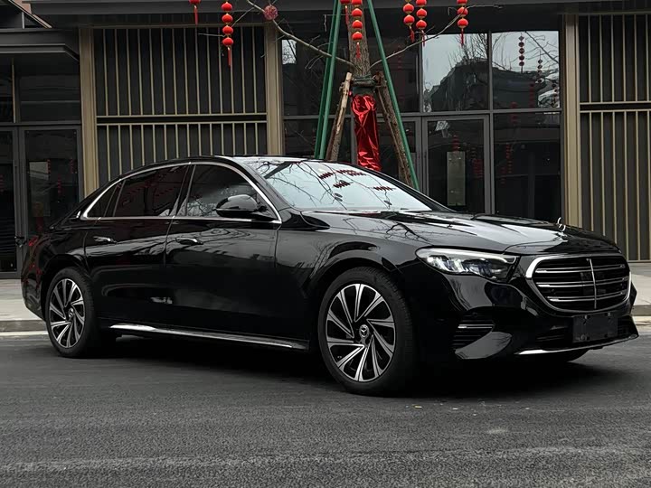 Фото 3 - Mercedes-Benz E-Class