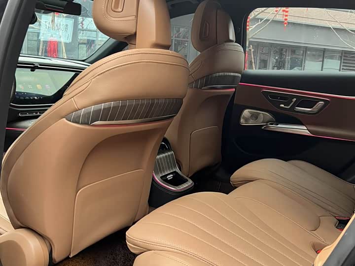 Фото 5 - Mercedes-Benz E-Class