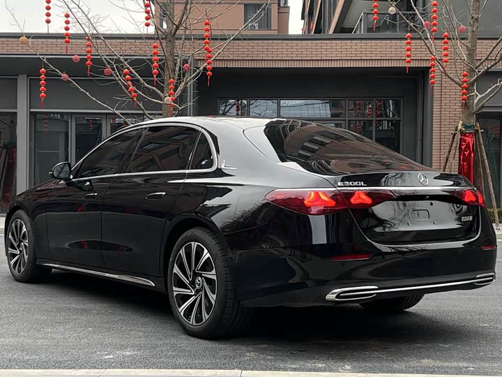 Фото 7 - Mercedes-Benz E-Class