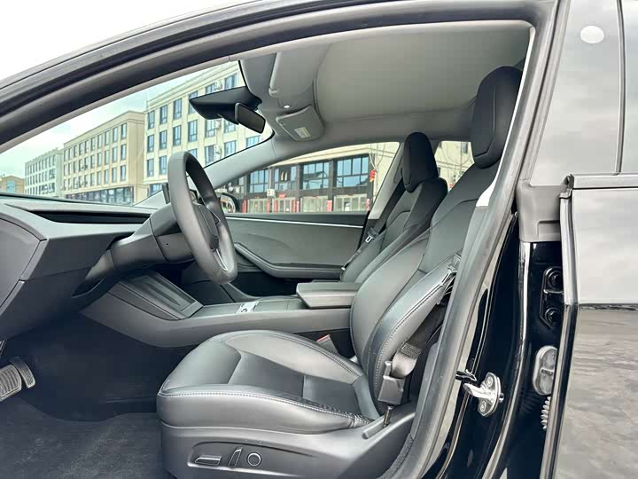 Photo 5 - Tesla Model 3