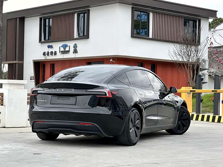 Photo 9 - Tesla Model 3