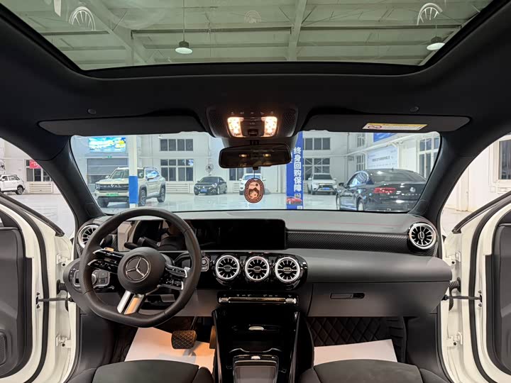 Фото 9 - Mercedes-Benz A-Class