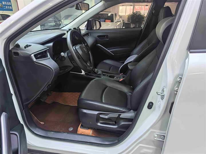 Фото 4 - Toyota Corolla Cross