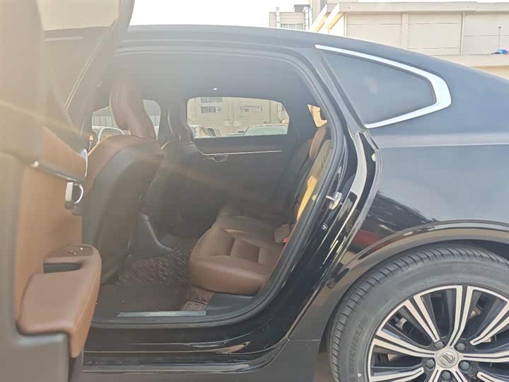 Фото 4 - Volvo S90 Hybrid