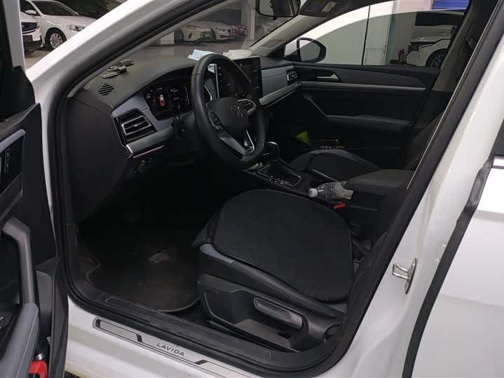 Фото 9 - Volkswagen Lavida