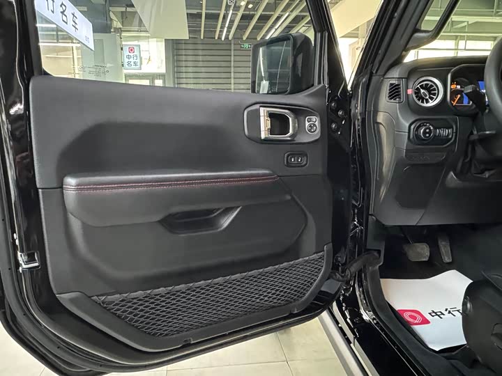 Фото 5 - Jeep Wrangler