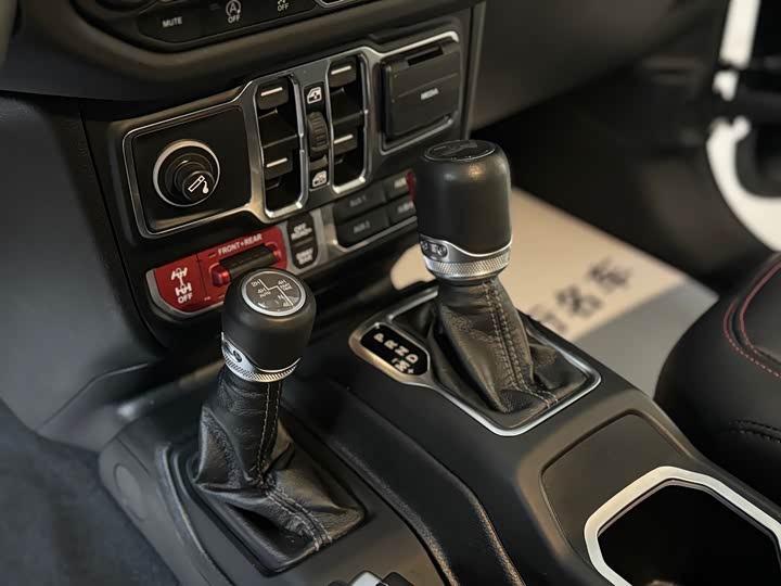 Фото 8 - Jeep Wrangler