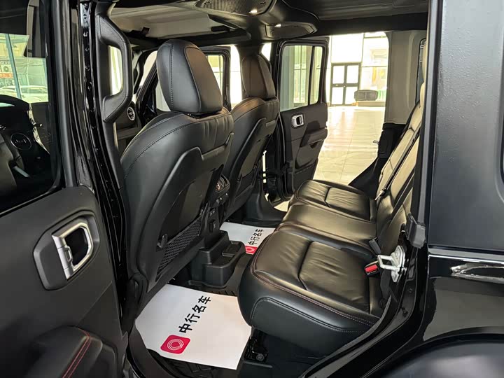 Фото 9 - Jeep Wrangler