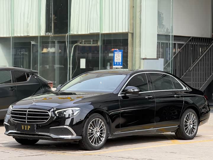 Фото 1 - Mercedes-Benz E-Class