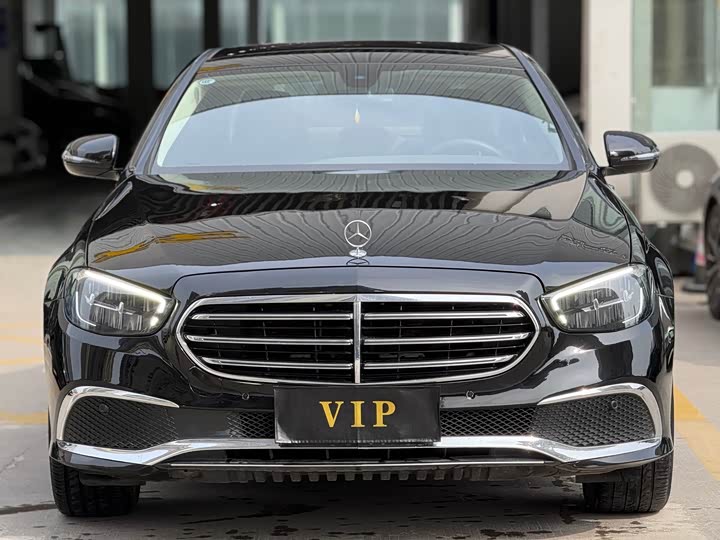 Фото 2 - Mercedes-Benz E-Class