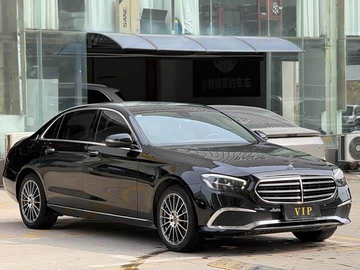 Фото 3 - Mercedes-Benz E-Class