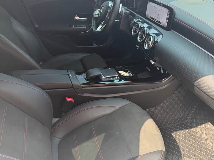 Photo 7 - Mercedes-Benz CLA-Class