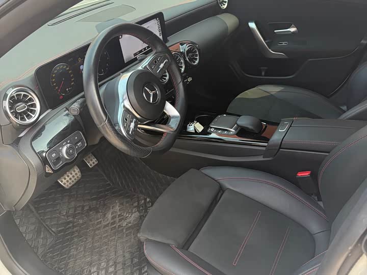 Photo 8 - Mercedes-Benz CLA-Class